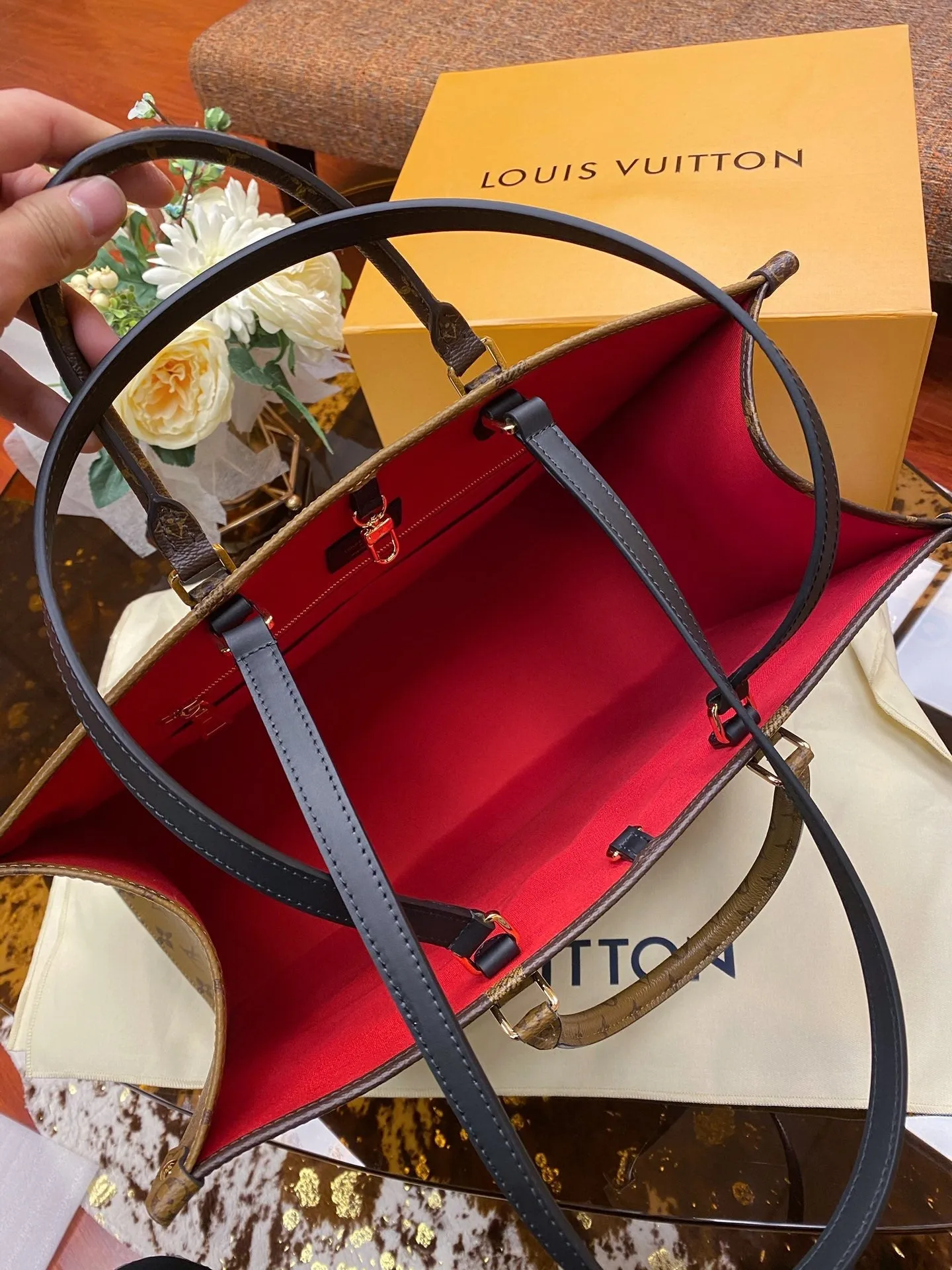 Designer Tote Bag - LOV - 6985