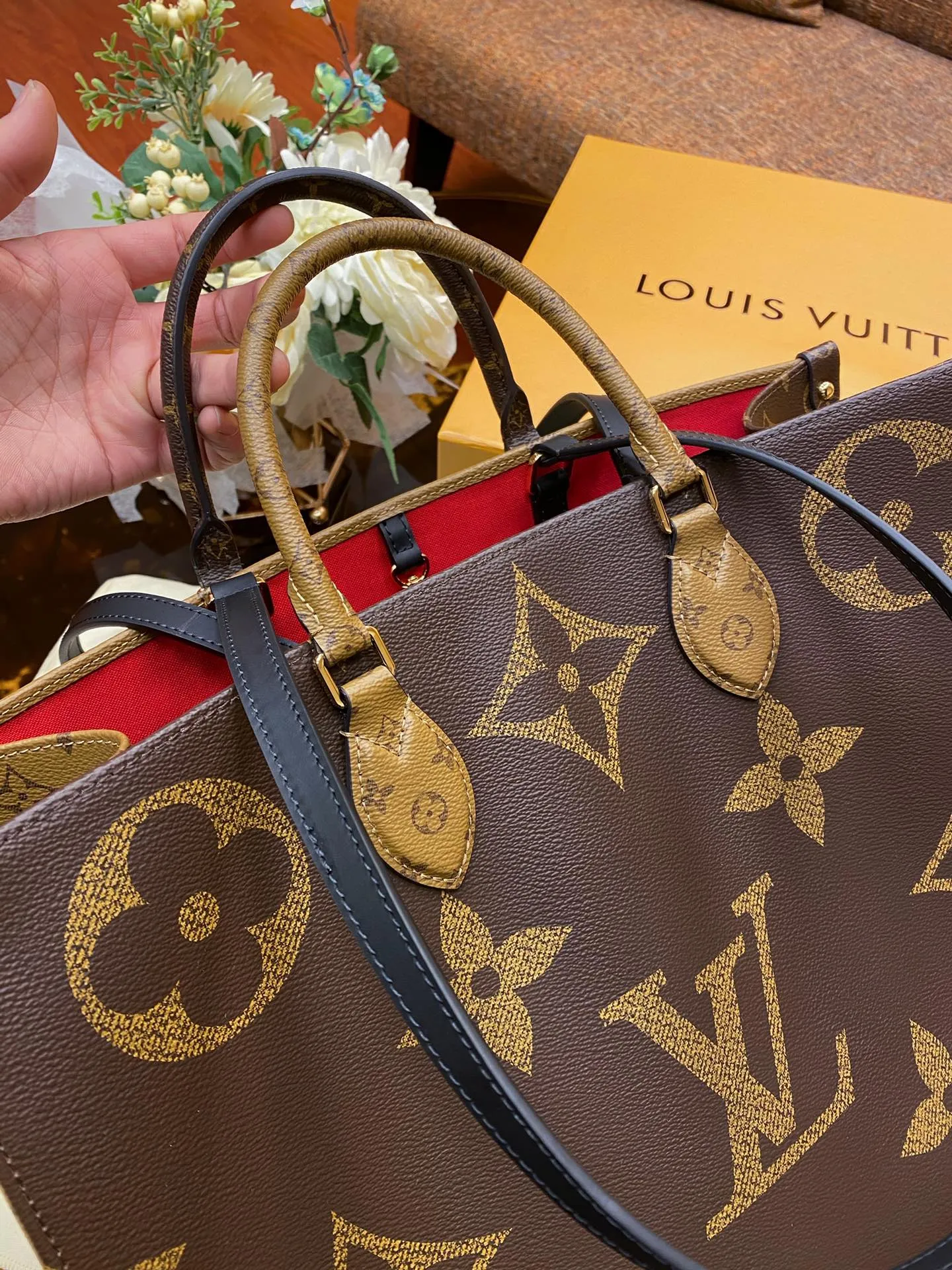 Designer Tote Bag - LOV - 6985