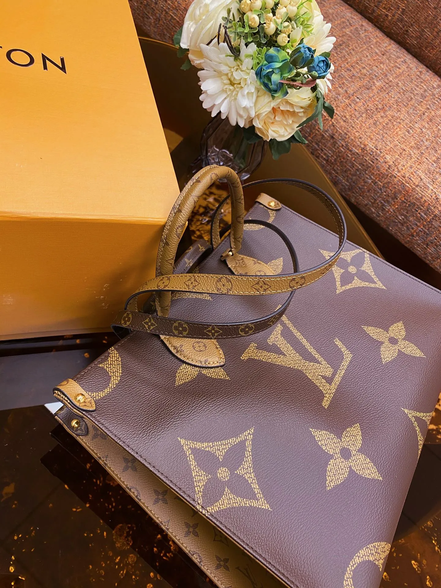 Designer Tote Bag - LOV - 6987