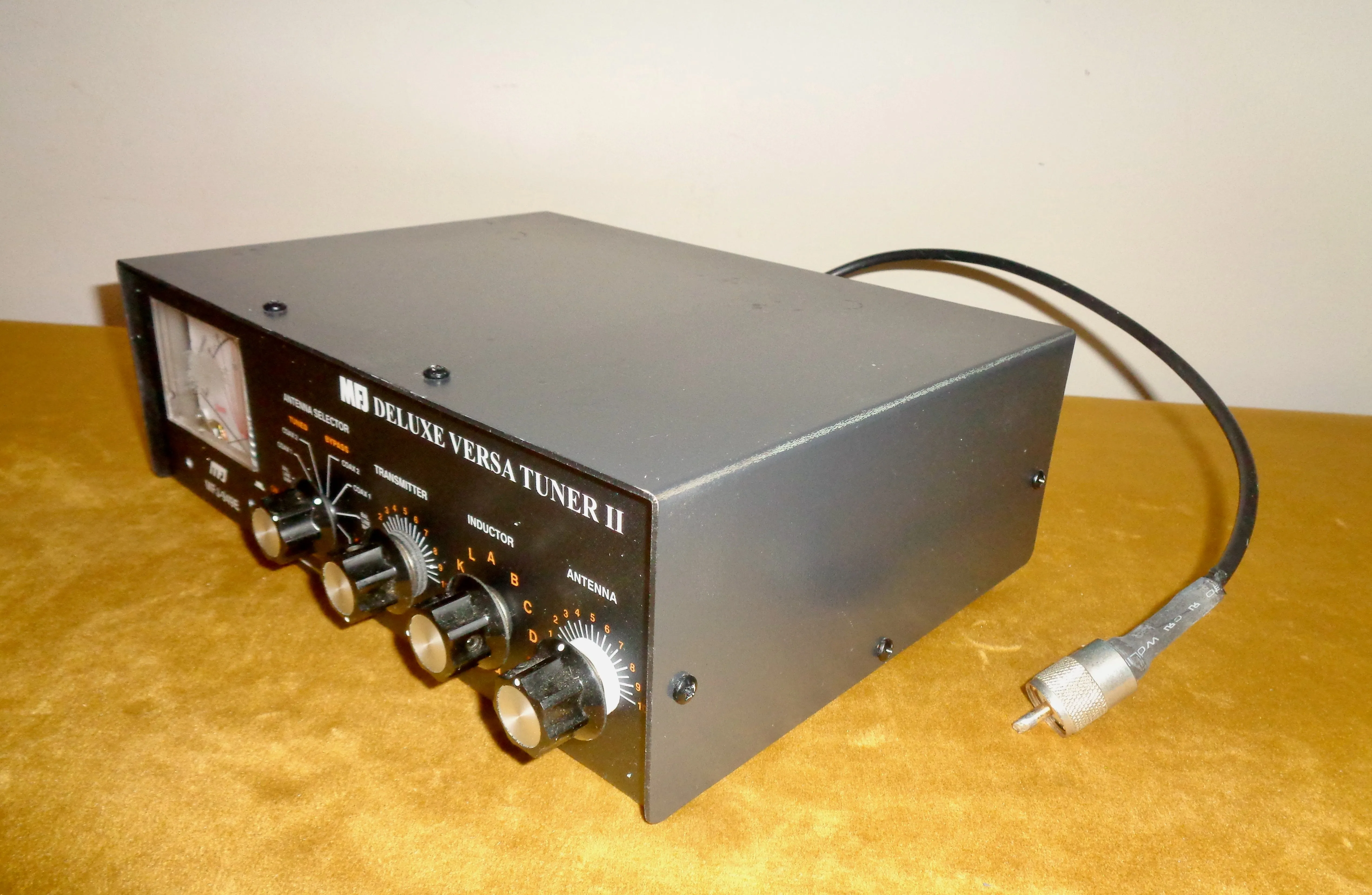 Pre-Owned MFJ 949E Deluxe Versa Tuner II 300 W 1.8-30MHz