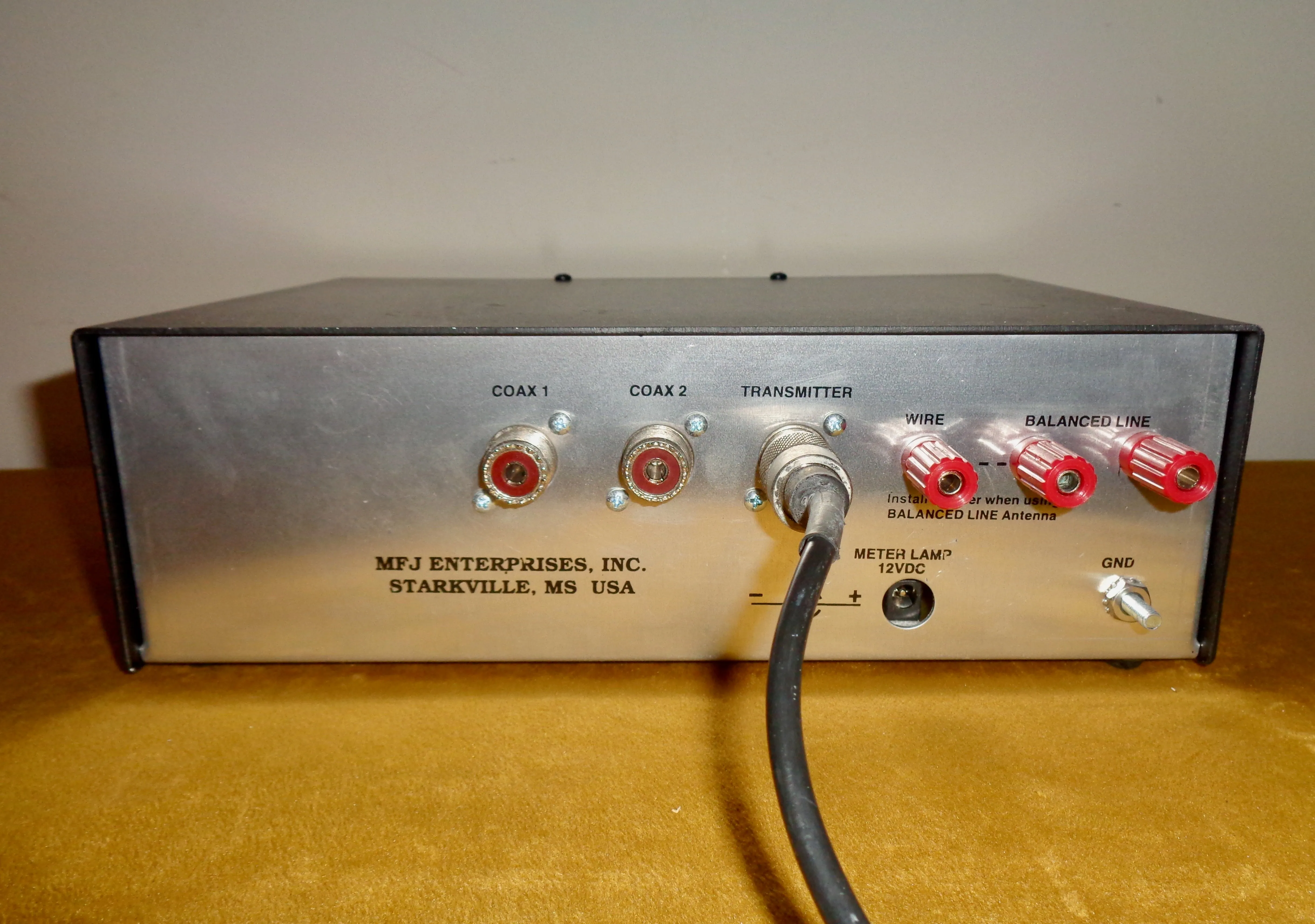 Pre-Owned MFJ 949E Deluxe Versa Tuner II 300 W 1.8-30MHz