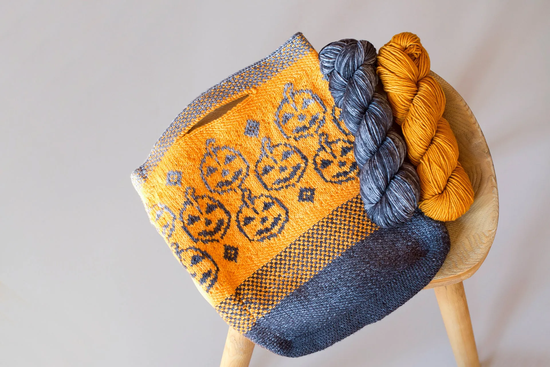 Pumpkin Trick or Treat Bag Kit (Urth Yarns) Online Only