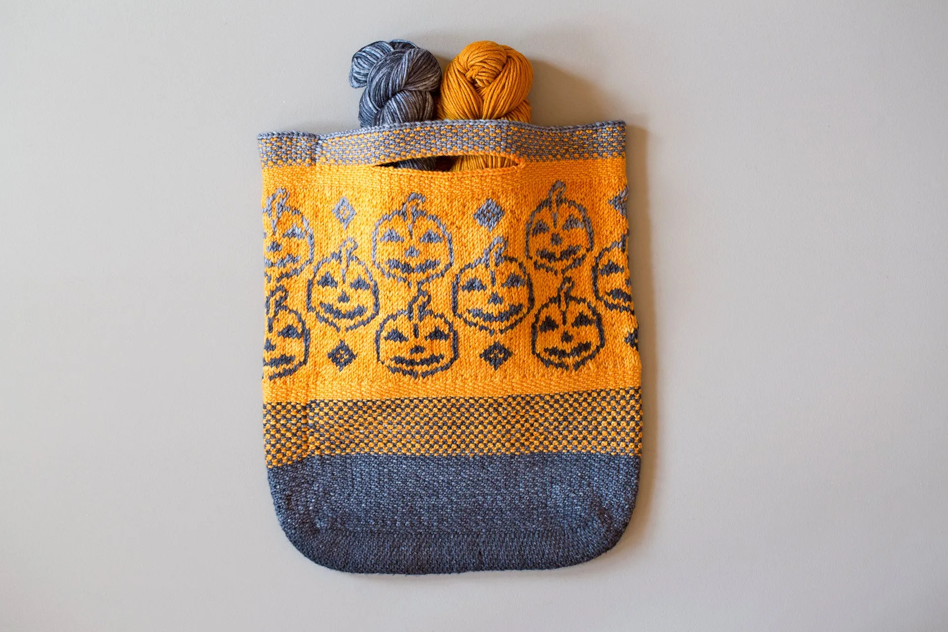 Pumpkin Trick or Treat Bag Kit (Urth Yarns) Online Only